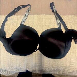 🤑VS BOMBSHELL PLUNGE black size 38D bra with shine straps